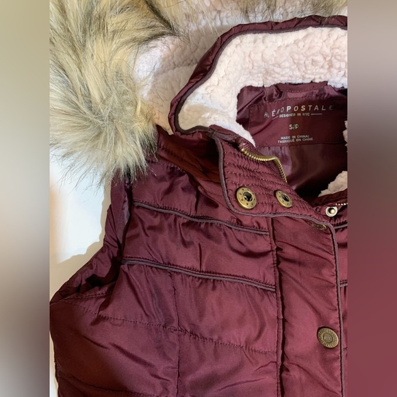 Aeropostale sleeveless puffer jacket with faux fur hoodie in size Small Petite - Picture 4 of 12